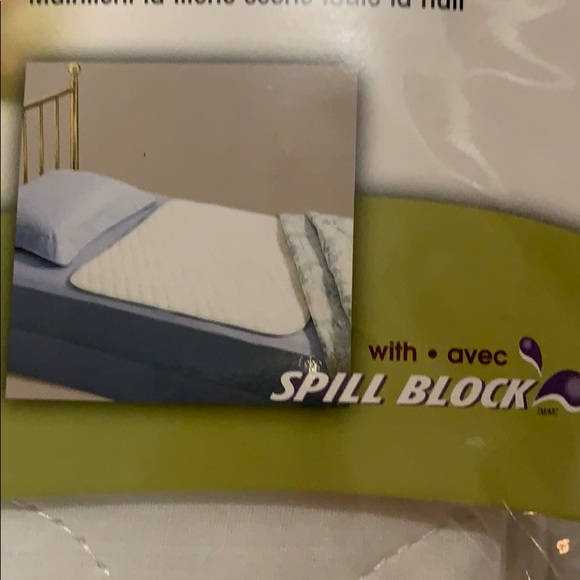 Ultra Plus Sheet Protector✨ - Picture 3 of 5